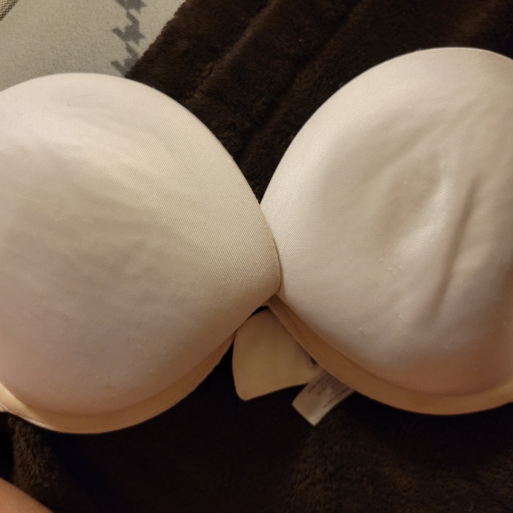 White Victoria's Secret strapless 34C bra
